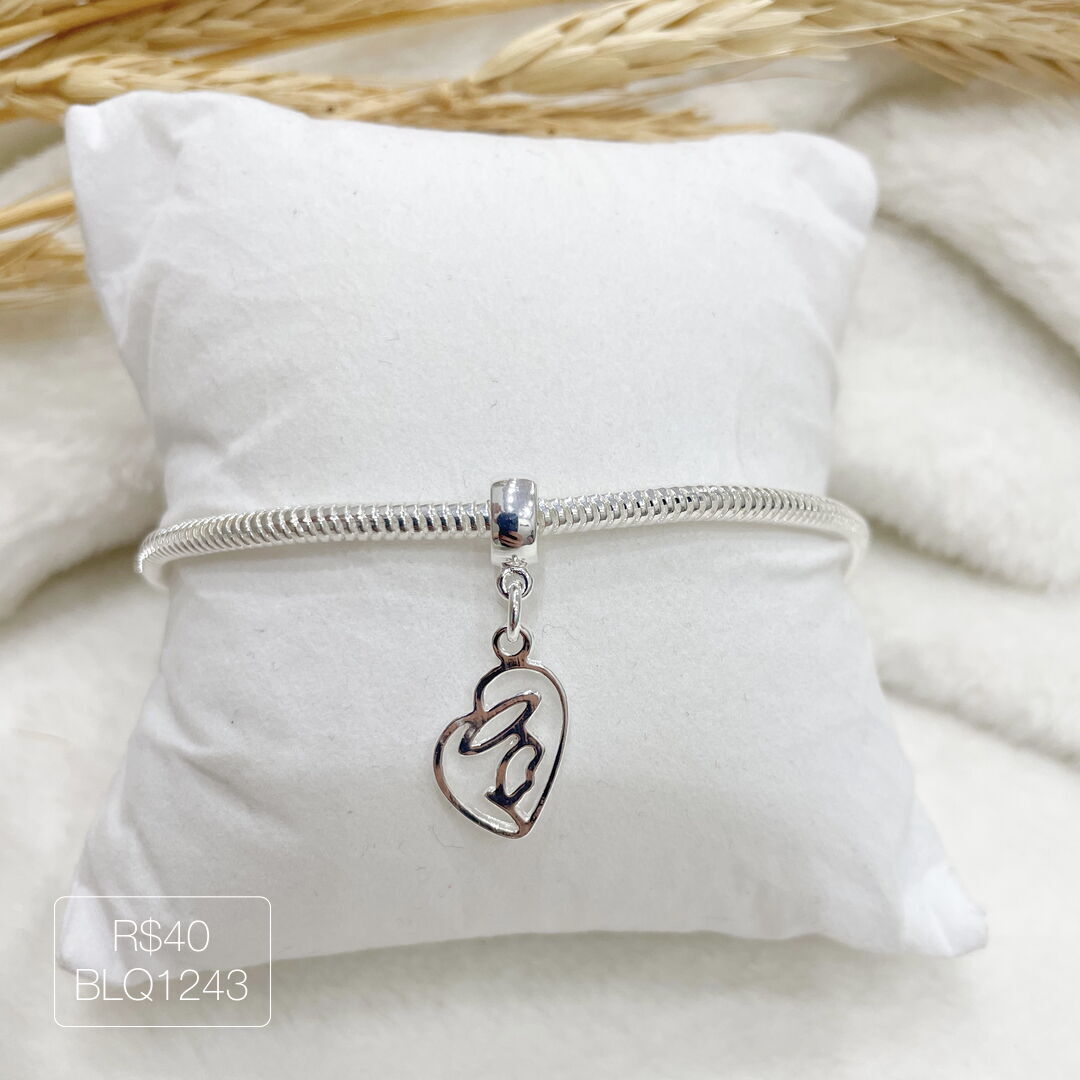 Berloque Rosto de Maria Pendurado Liso Prateado